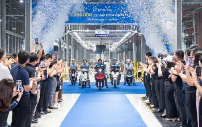 Xe máy điện VinFast thứ 1 triệu xuất xưởng là một chiếc Feliz II màu đỏ